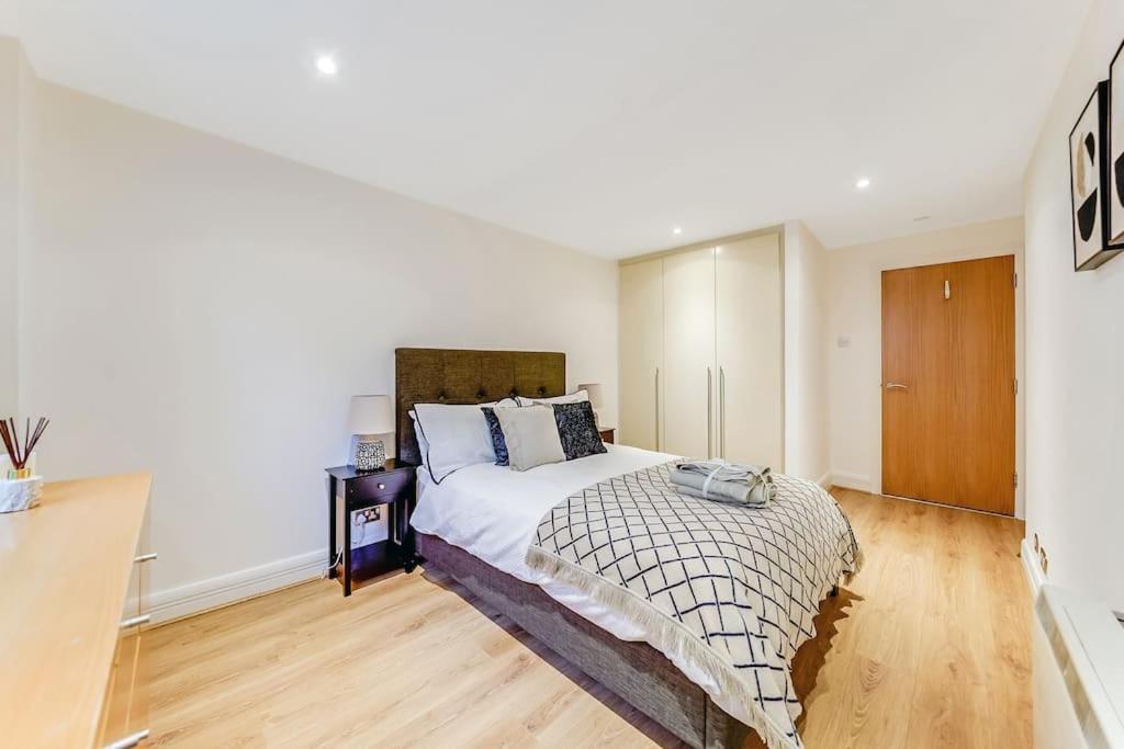 Spacious 1 Bedroom Apt Near Marble Arch Лондон Екстериор снимка